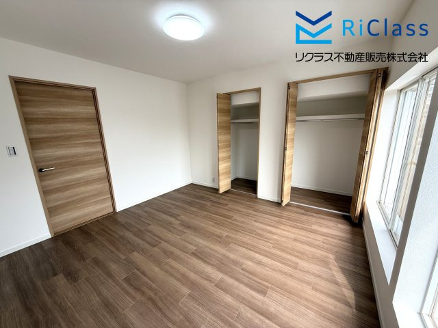中古戸建　神戸市長田区片山町１丁目10の寝室|使い勝手のいい寝室です
クローゼット2か所ございます