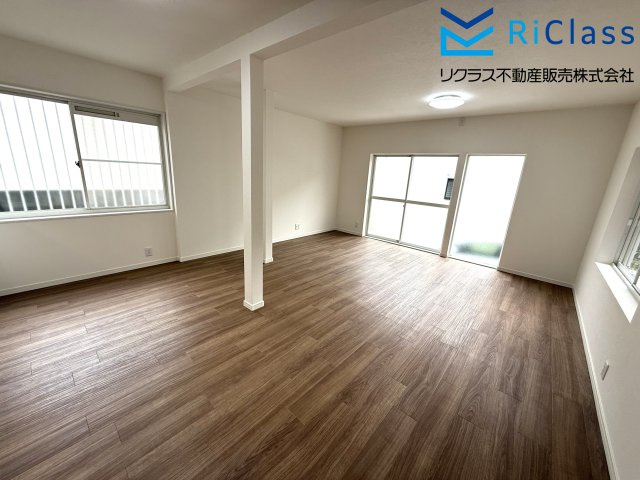 中古戸建　神戸市長田区片山町１丁目10の居間・リビング|ゆったりとしたリビングです