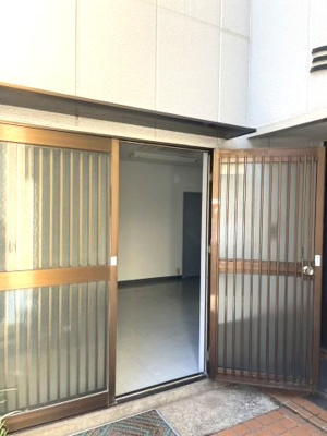 【玄関】 | ミヨシビル | 1階　裏口
