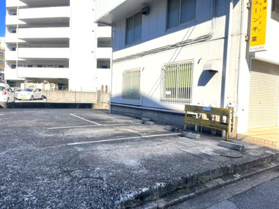 【駐車場】 | ミヨシビル | 敷地内駐車場
