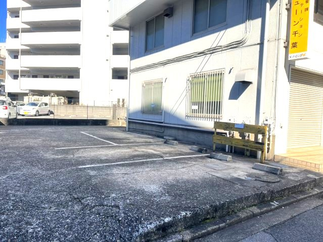【駐車場】 | ミヨシビル | 敷地内駐車場
