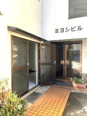 【エントランス】 | ミヨシビル | 1階裏口