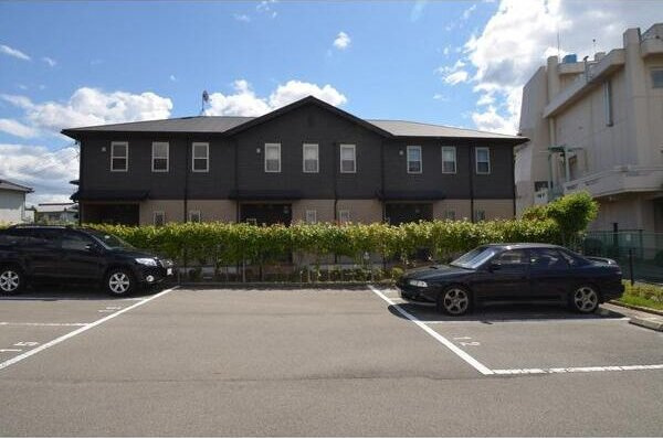 カルナ川西池田の駐車場