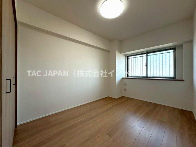 セレナハイムパークステージ桶川の洋室|玄関ポーチに面する玄関側の主寝室（約５．８帖）