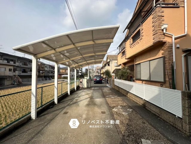 東大阪市弥生町の駐車場|カーポート付きの駐車スペース
2台駐車可能です◎