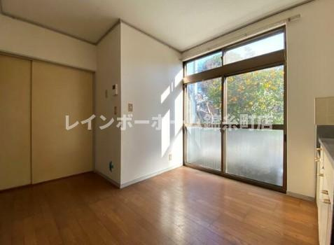 エステートピア国府台の居間・リビング