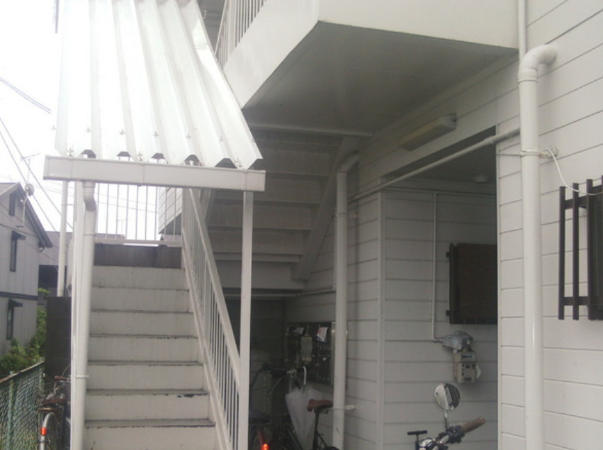 ホワイトコーポのエントランス