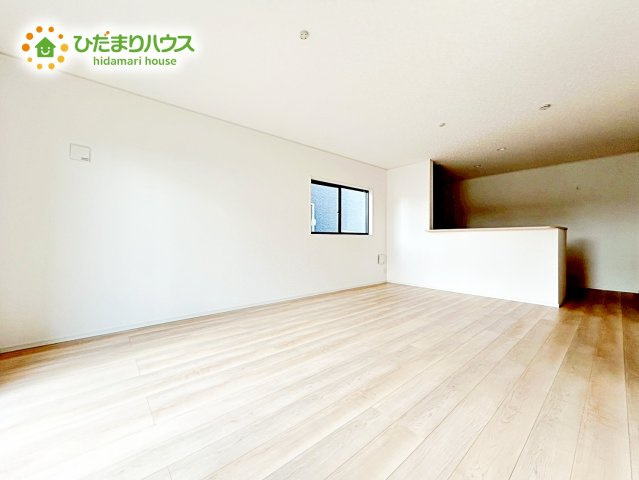 【居間・リビング】 | 那珂市瓜連第13　新築戸建　2号棟 | 複層ガラスの遮熱効果と断熱効果で、一年中快適に過ごせます (#^.^#)