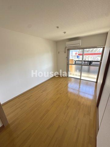 ローパス三葛の洋室