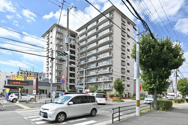 メガロコープ西宮Ⅱ2号棟の外観|阪神本線「西宮」駅徒歩15分×2025年2月室内リフォーム済で室内大変美麗なお部屋です◎専有面積72.87㎡2LDK+FC+SIC◎皆様からのご連絡を心よりお待ちしております。