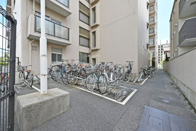 メガロコープ西宮Ⅱ2号棟の駐輪場