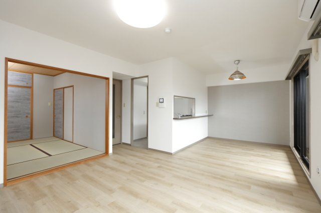 西船橋リリエンハイム弐番館の居間・リビング