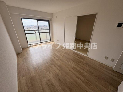 【居間・リビング】 | ブリージェ姫路 | ※別部屋写真