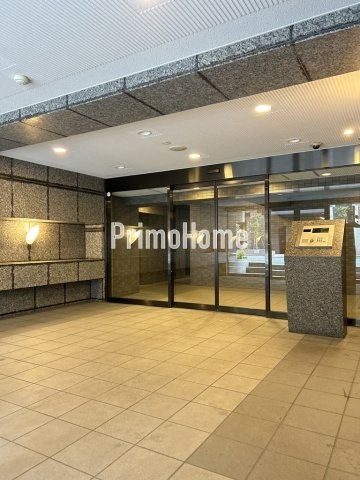 ルーブル日本橋のロビー