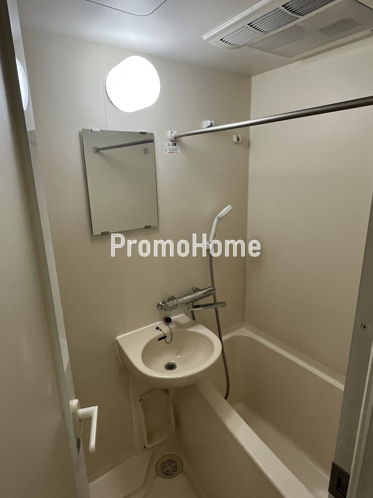 ルーブル日本橋の浴室