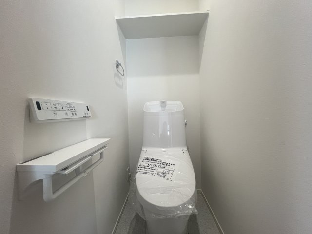 駅１０分以内で、駐車場も２台分！なんとまぁ！な【緑区長津田３丁目】新築戸建のトイレ|落ち着いたトイレです