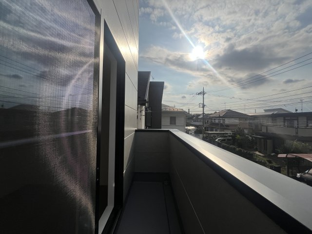 駅１０分以内で、駐車場も２台分！なんとまぁ！な【緑区長津田３丁目】新築戸建のバルコニー