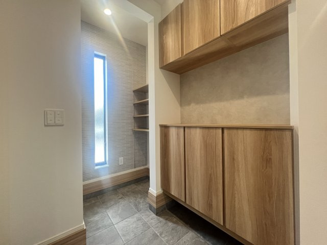 駅１０分以内で、駐車場も２台分！なんとまぁ！な【緑区長津田３丁目】新築戸建の玄関|きれいな玄関です