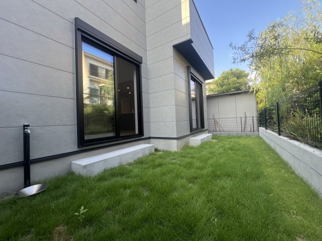 駅１０分以内で、駐車場も２台分！なんとまぁ！な【緑区長津田３丁目】新築戸建の庭|お庭の付いた物件です