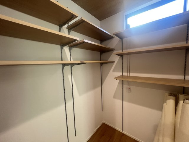 駅１０分以内で、駐車場も２台分！なんとまぁ！な【緑区長津田３丁目】新築戸建の収納|パントリーです