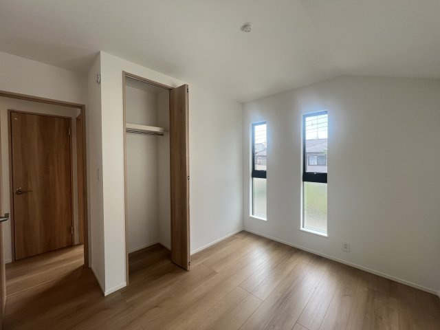 駅１０分以内で、駐車場も２台分！なんとまぁ！な【緑区長津田３丁目】新築戸建の洋室|洋室です