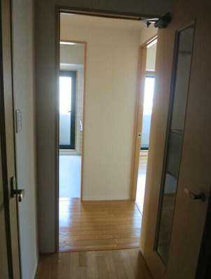 【内装】 | ドゥーエ練馬 | 入口から見た室内。