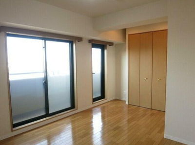 【寝室】 | ドゥーエ練馬 | 大きい窓で採光・通風良好。