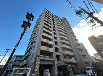 【外観】 | ドゥーエ練馬 | 鉄筋コンクリート造のがっちりとした建物。