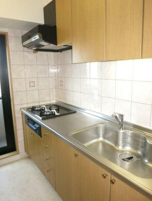 【キッチン】 | ドゥーエ練馬 | ３口ガスシステムキッチン・グリル付き。