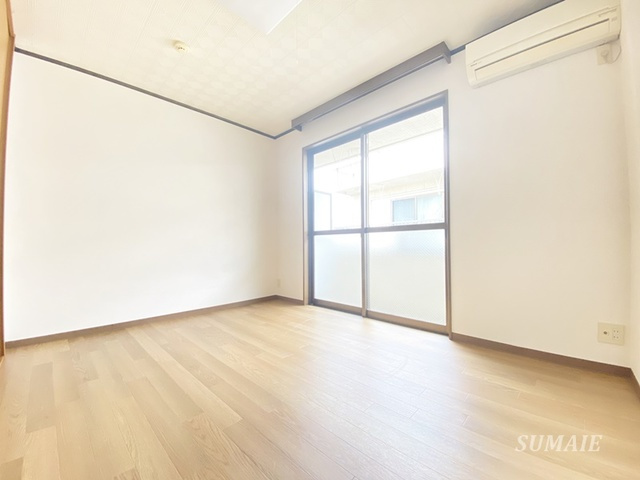 山一領家プリンスの洋室|陽の光が入ってくる洋室☆