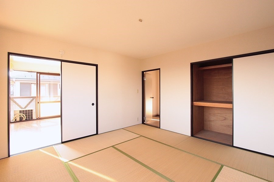 フレグランス美杉台B|和室8畳＋押入れ