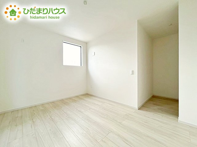 【寝室】 | ひたちなか市武田1期　新築戸建　2号棟 | 広めの主寝室は、ベッドの他にもパソコンデスクやドレッサーなども置けちゃいます(*^-^*)