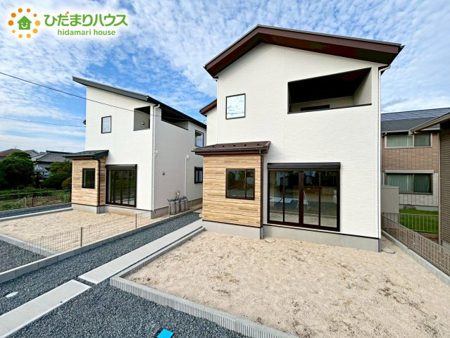 【外観】 | ひたちなか市武田1期　新築戸建　2号棟 | 大容量納戸付きで、荷物が多くても安心。是非一度、ご家族そろってご内覧ください♪