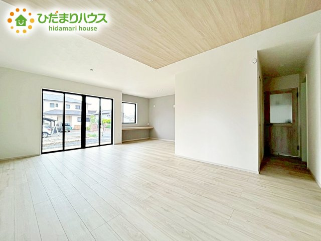 【居間・リビング】 | ひたちなか市武田1期　新築戸建　2号棟 | お子様が元気に遊べる広々としたリビングです。