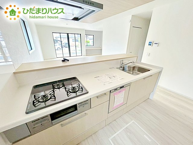 【キッチン】 | ひたちなか市武田1期　新築戸建　2号棟 | 3口コンロでお料理する時間も短くなりそうですね(*‘∀‘)