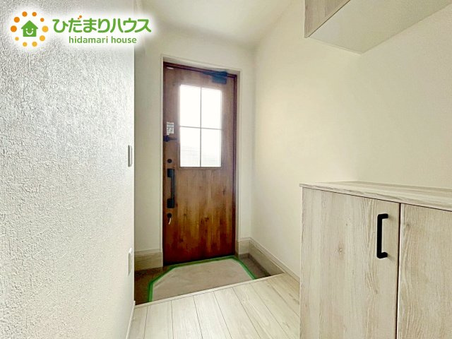 【玄関】 | ひたちなか市武田1期　新築戸建　2号棟 | 玄関がひろいので親子で並んで仲良く靴が履けますね(^^)/
