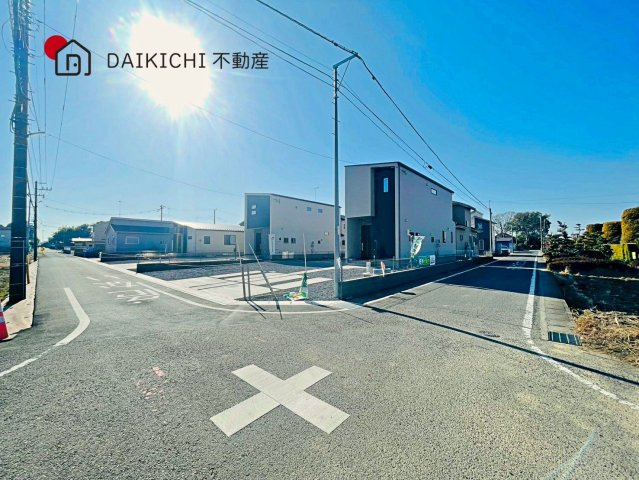 【前面道路含む現地写真】 | 加須市多門寺第11期　ワイウッドコート　新築戸建　全3棟　1号棟