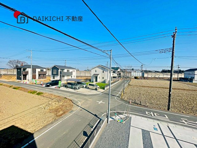 【前面道路含む現地写真】 | 加須市多門寺第11期　ワイウッドコート　新築戸建　全3棟　1号棟