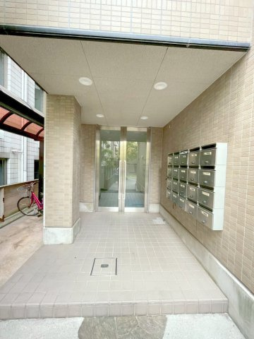 ＦＬＡＴ２１のエントランス|★オートロック付きの綺麗なエントランス★