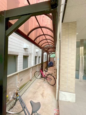 ＦＬＡＴ２１のその他共用部分|★駐輪場には屋根付きです★
