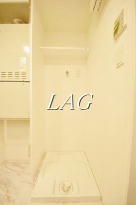 【設備】 | CASA PIAZZA 北千住 | 室内洗濯機置場です。