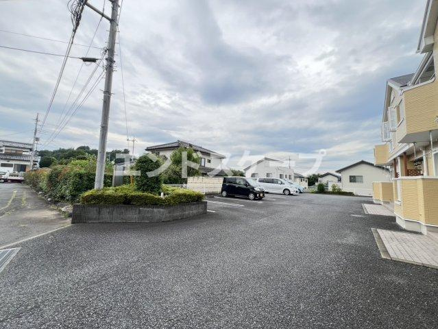 ひまわりⅢの駐車場|高崎、前橋のお部屋探しはエンドスケープまで！お客様の理想お聞かせ下さい♪
