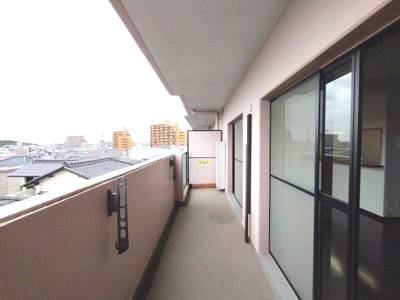 【バルコニー】 | ロイヤルシャトー鳴丘 | バルコニー　ご都合のよろしい日時に現地をご案内させて頂きます！是非、お問い合わせお待ちしております!!