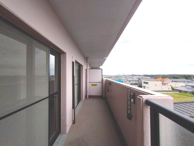 ロイヤルシャトー鳴丘のバルコニー|バルコニー　ご都合のよろしい日時に現地をご案内させて頂きます！是非、お問い合わせお待ちしております!!