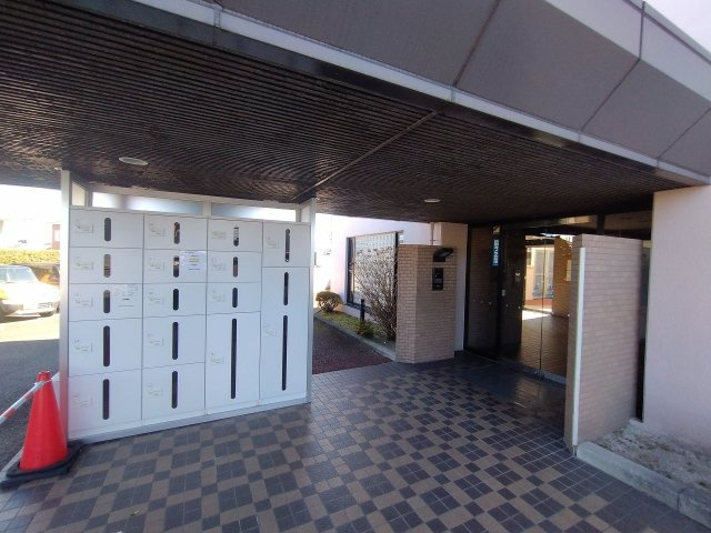 ロイヤルシャトー鳴丘のエントランス|エントランス　ご都合のよろしい日時に現地をご案内させて頂きます！是非、お問い合わせお待ちしております!!