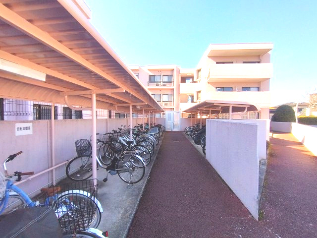 ロイヤルシャトー鳴丘の駐輪場|駐輪場　ご都合のよろしい日時に現地をご案内させて頂きます！是非、お問い合わせお待ちしております!!