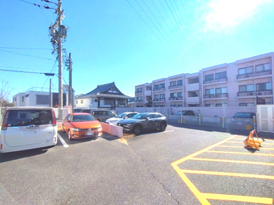 【駐車場】 | ロイヤルシャトー鳴丘 | 駐車場　ご都合のよろしい日時に現地をご案内させて頂きます！是非、お問い合わせお待ちしております!!