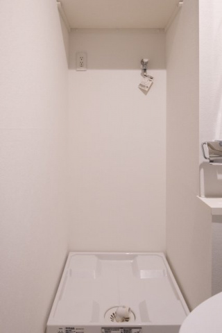 LAPiS本郷の設備|※別室参考写真です。洗濯機置場