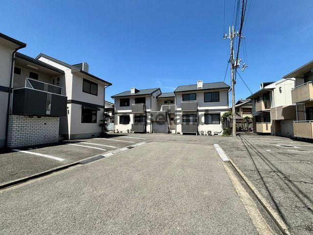 セジュールのざきＡ棟の駐車場