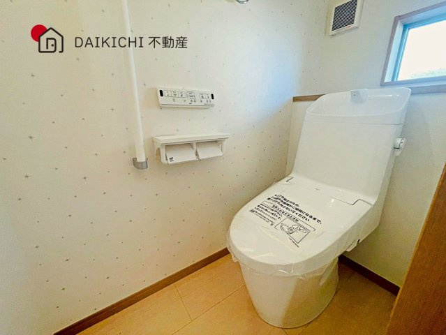 【トイレ】 | 加須市多門寺第11期　ワイウッドコート　新築戸建　全3棟　2号棟
